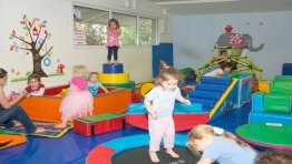 ענבל ותמר-משחקייה 